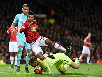 Dour Man United fail to seal k...